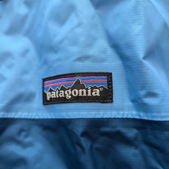 Women's Patagonia rain jacket - Picture 3 of 4